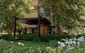 La Urumpta Hotel, Aken Mind